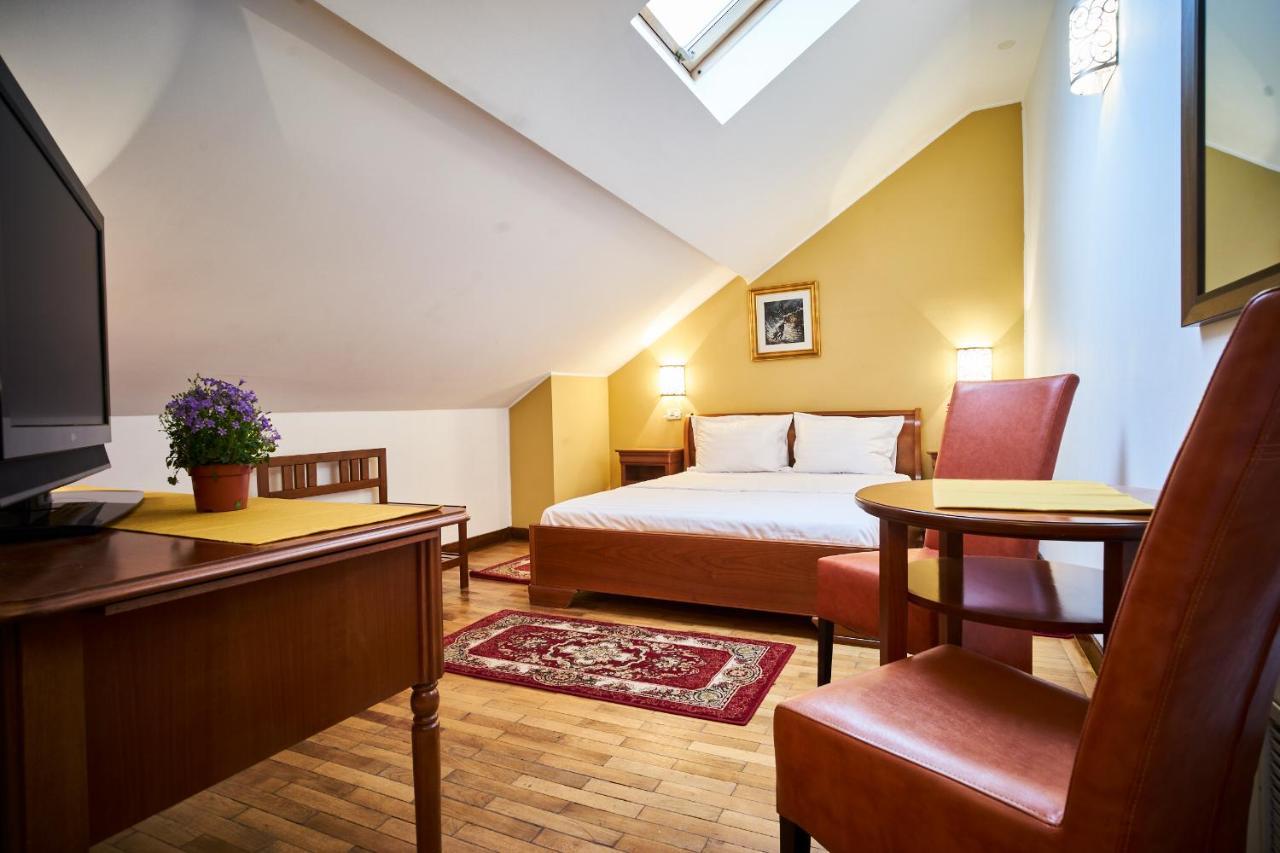 Cozy Attic Room V Bucarest Exterior foto